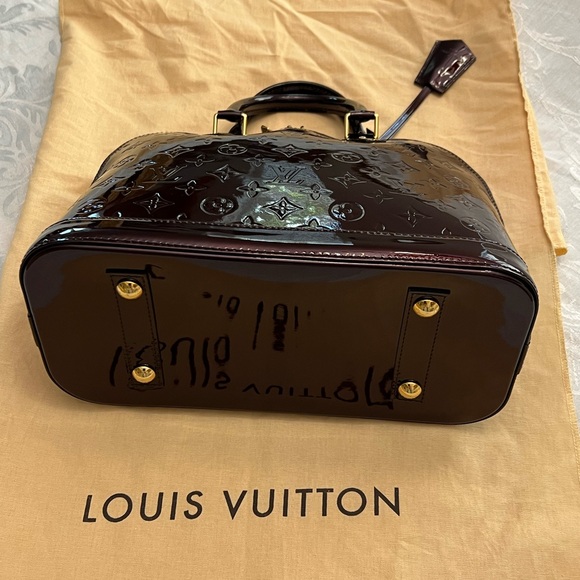 LOUIS VUITTON Vernis Alma PM Amarante Handbag - Picture 6 of 10